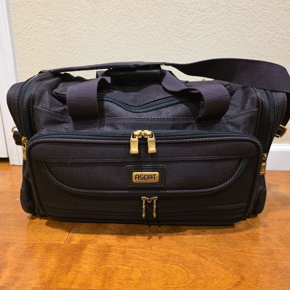VTG‎ Ascot Large Plum Purple Canvas Duffle Bag Luggage Shoulder Strap Carry On